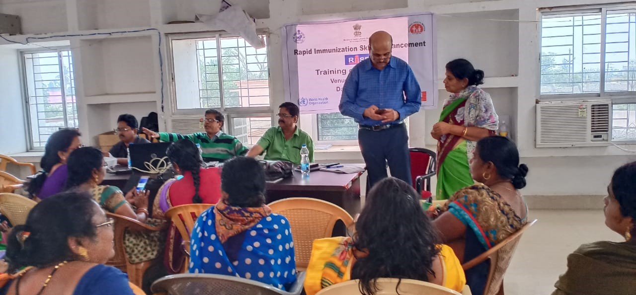 Dr. P. S. Ganguly, Project Director, RISE, JSI resolving the queries at Khordha, Odisha
