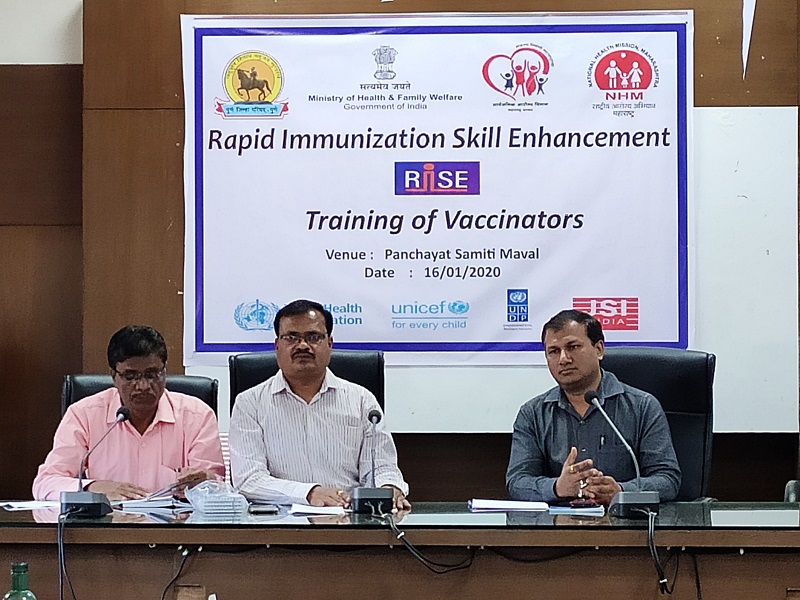 Dr. Rajat Garg, Program Manager, RISE facilitating an orientation session at Pune, MH