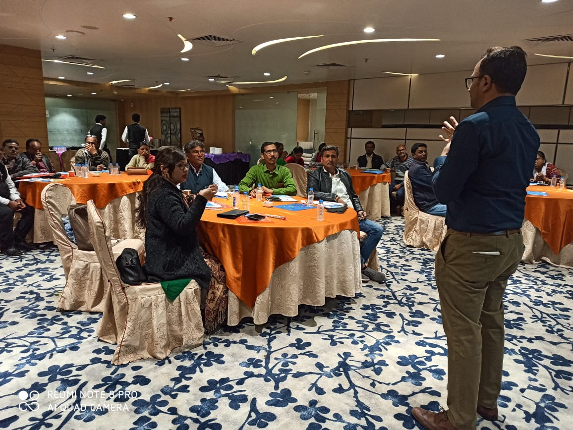 Mr. Vijay Agarwal, STC-RISE facilitating an orientation session at Bhopal, MP
